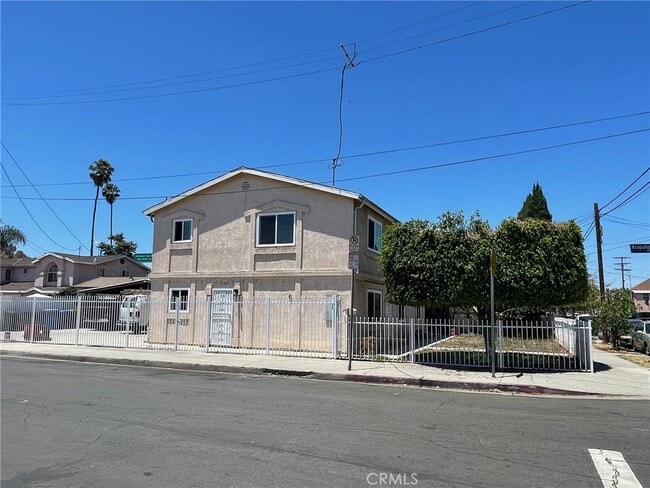 Building Photo - 1332 W 20th St Unit 1332 Rental