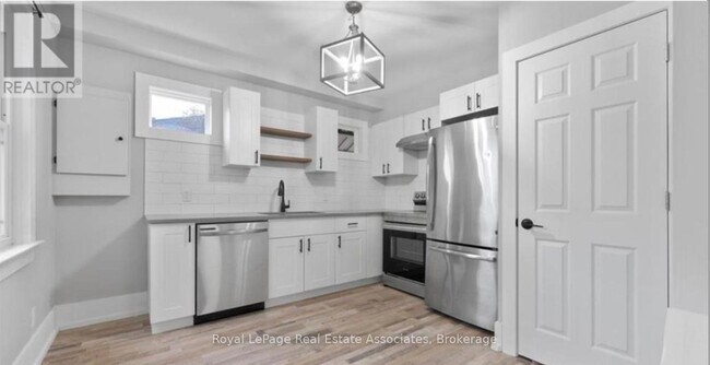 Photo - 176 N Park St