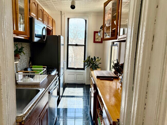 Photo - 814 Putnam Ave