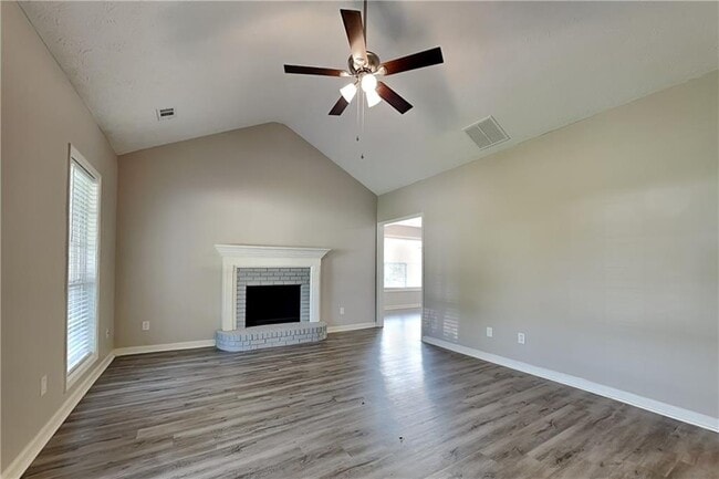 Photo - 511 Cambridge Way