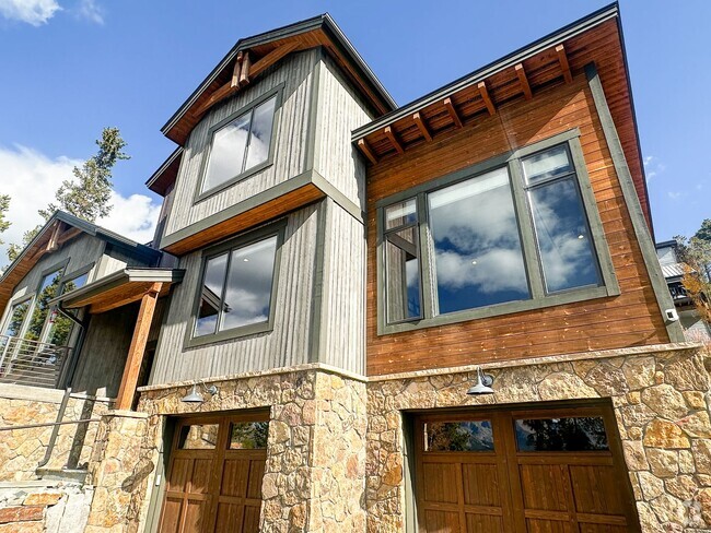 Building Photo - Stunning luxury home! Breck's best views f...