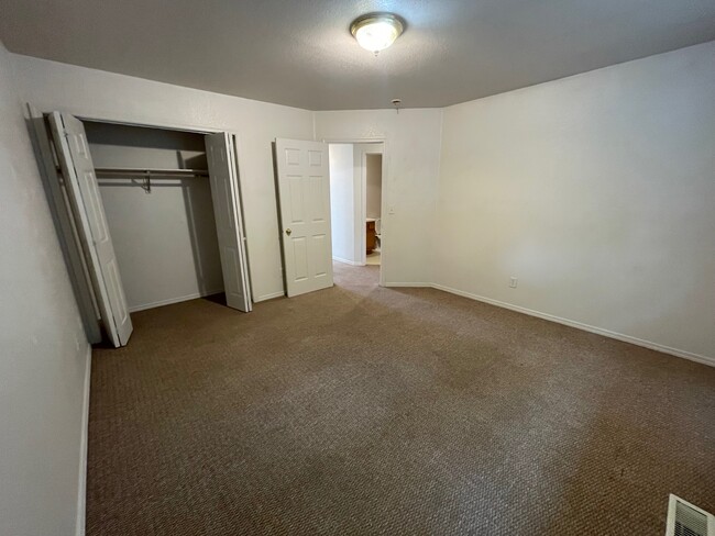 Photo - 913 Di Maggio Dr