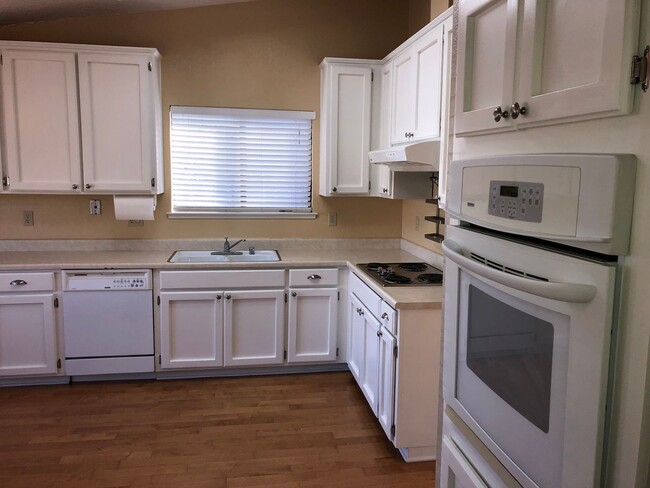 Photo - 1409 Elm St
