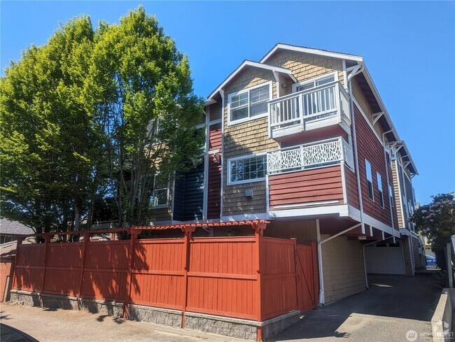 Building Photo - 3bd/2.5ba Seattle home