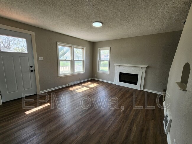 Photo - 608 6th St NW