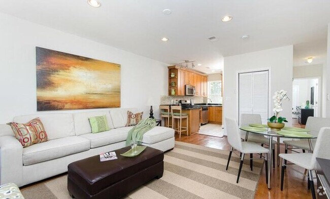 Building Photo - 326 14th Place Northeast Unit #4 Rental