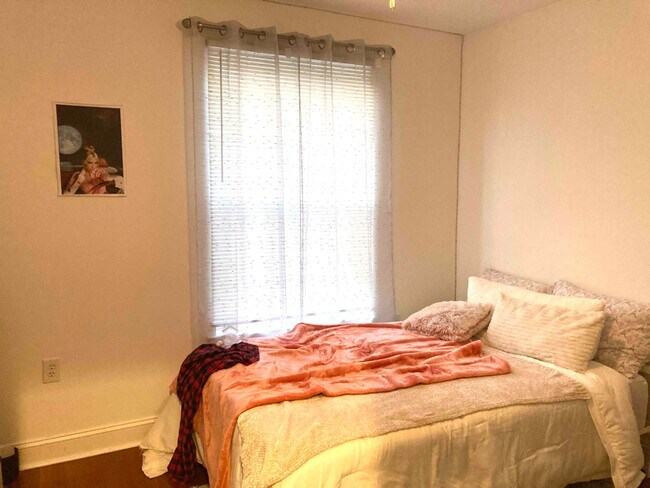 Photo - 1617 N Sydenham St Unit 3R