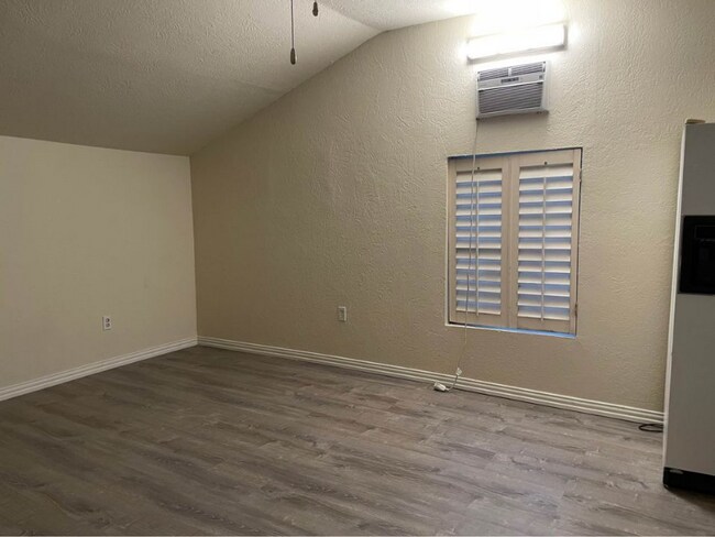 Photo - 214 Willis Ave Unit 3