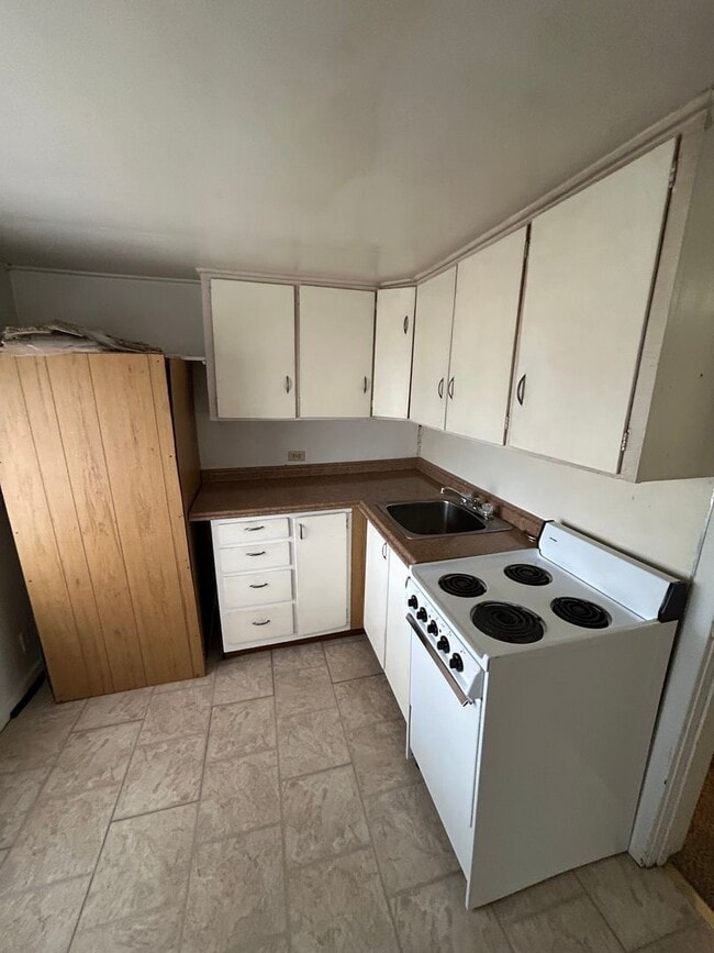 Photo - 738 9th Ave W Apartment Unit #1 (290)