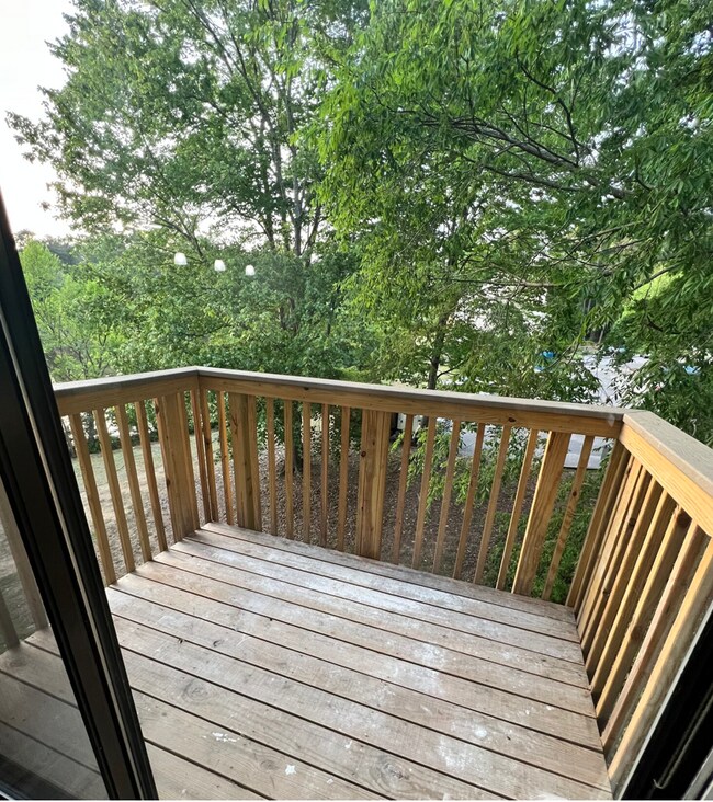 Balcony off bedroom - 3035 Huntleigh Dr