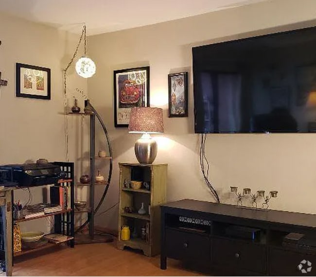 Building Photo - 720 NW Naito Pky Unit D17 Rental