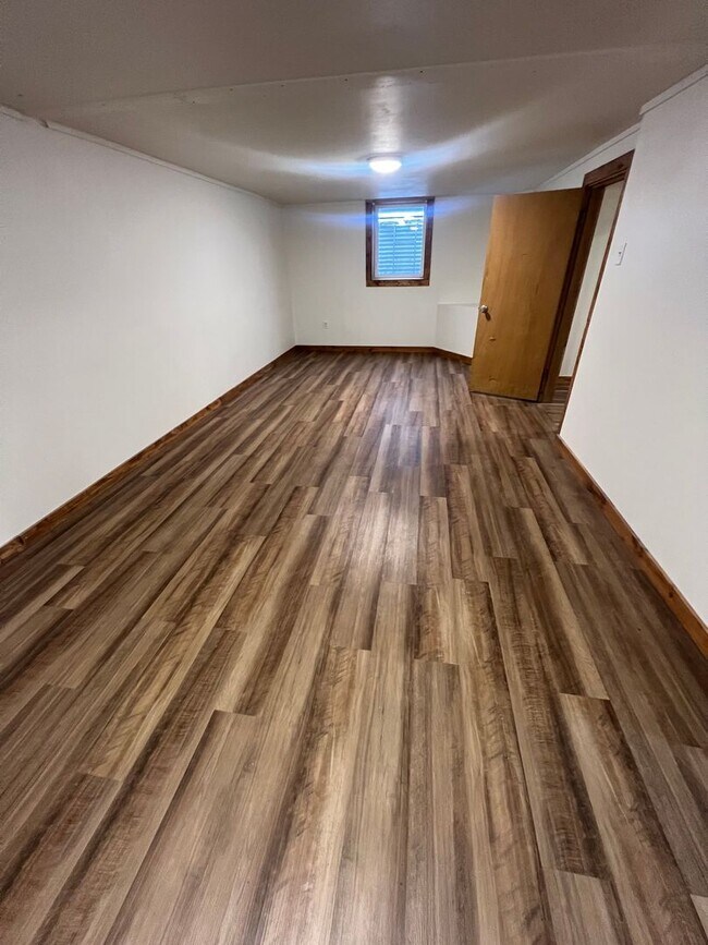 20 W Melgaard Rd Unit 2 Downstairs