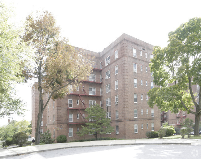 Building Photo - Riverdale Gardens Rental