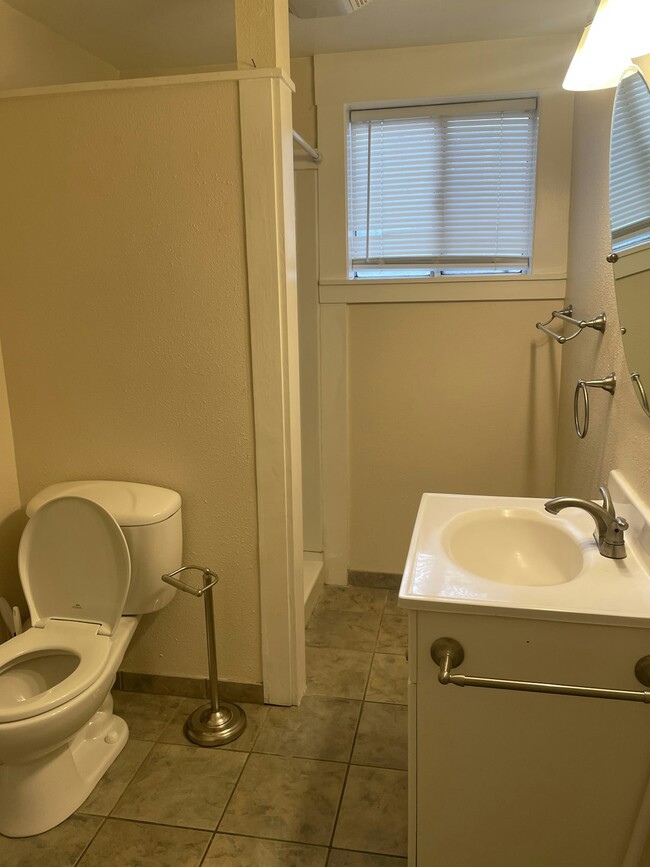 Photo - 254 E 4th Ave