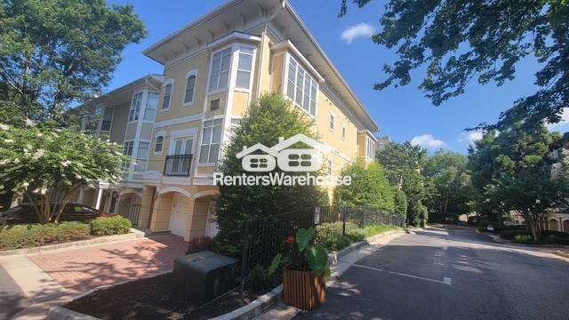 Photo - 375 Highland Ave NE