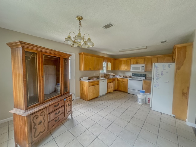 Photo - 210 E 7th St