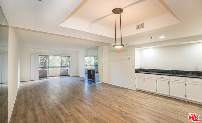 Photo - 410 S Barrington Ave Unit 205