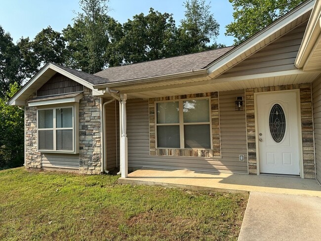 Photo - 335 Lyle Curtis Cir
