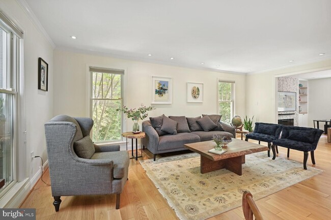 Photo - 4208 Maple Terrace