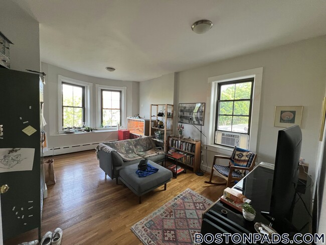 Building Photo - 102 Willow St