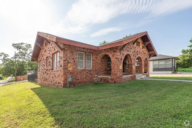 Building Photo - Midtown 3/2 with 2 Car Garage! Rental