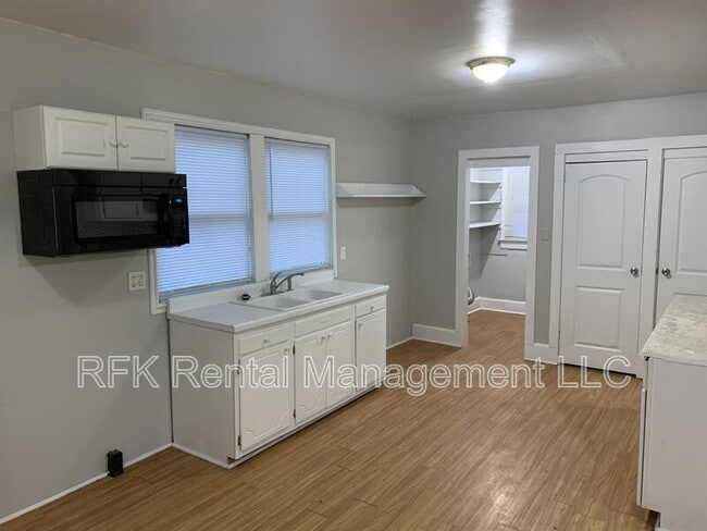Photo - 802 N Gray St