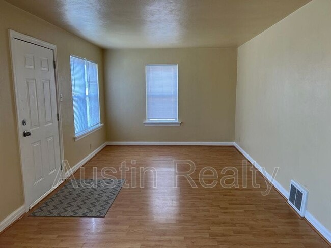 Photo - 2820 Ashby Rd