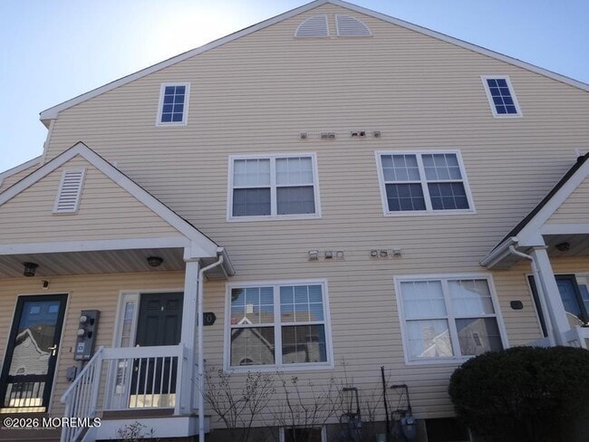Building Photo - 120 Des Moines Ct