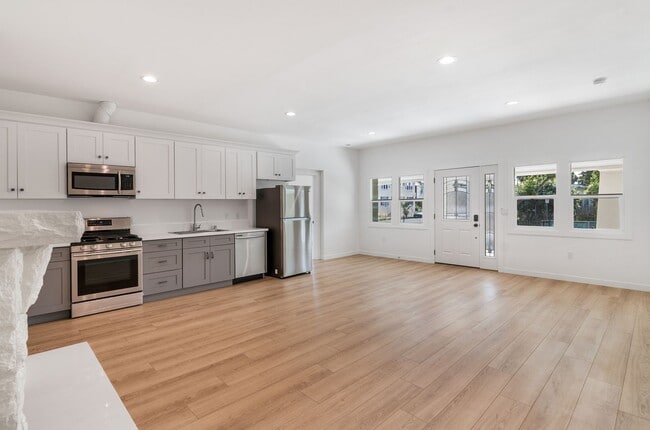 Photo - 1538 W 30th St Unidad 1538-3