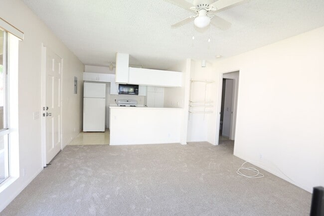 Building Photo - Sun Rise in Ewa. One bedroom, one bathroom corner unit on the 2nd floor