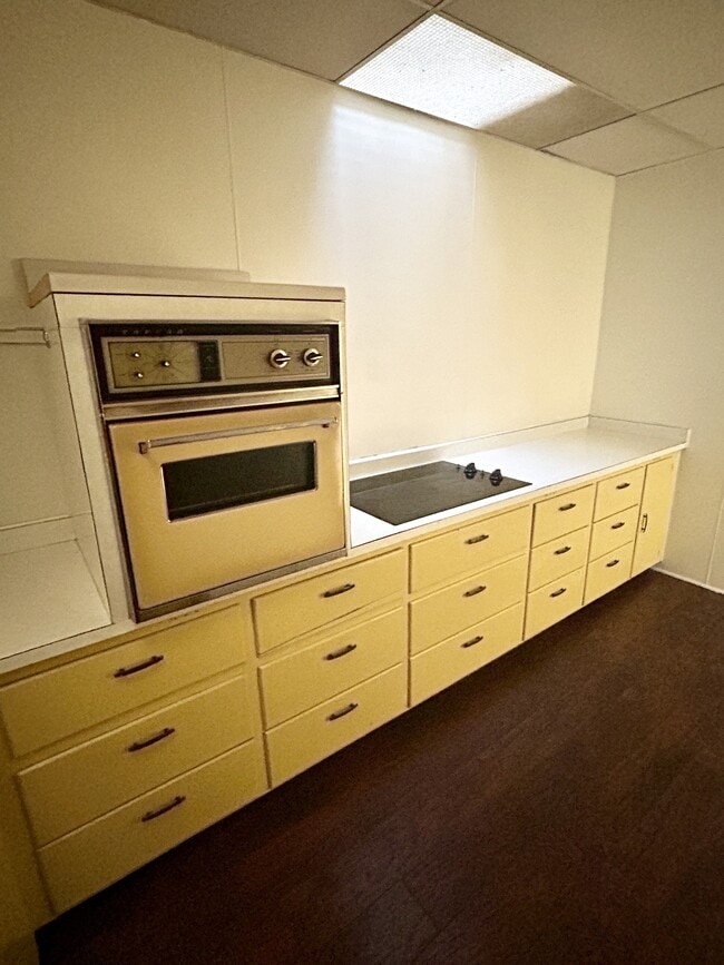 8 1/2 W Lake St Unit 1