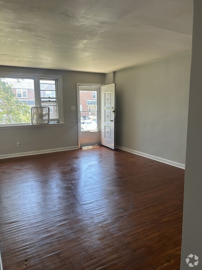 Building Photo - 8764 Glenloch St Rental