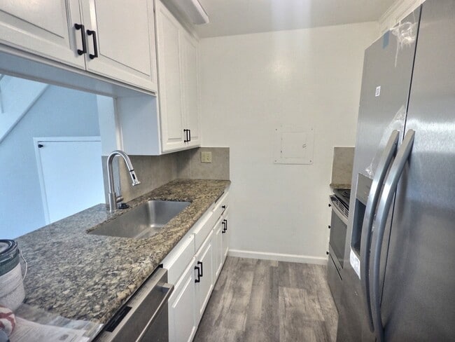 Photo - 325 E Surfside Dr