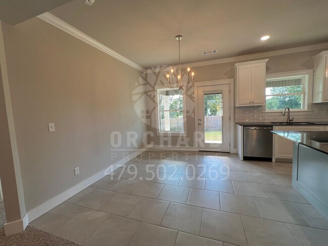 Photo - 1052 Silver Birch St