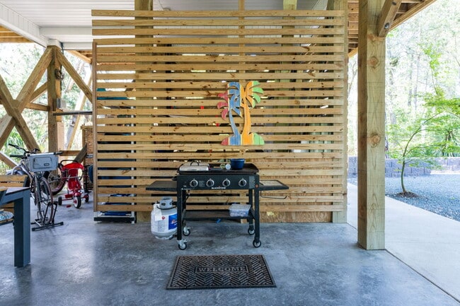 Photo - 211 Lewis Dr