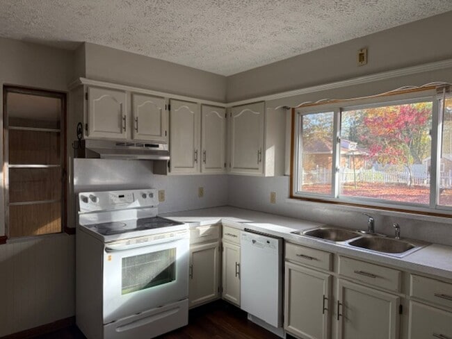 Photo - 559 Hartzler St