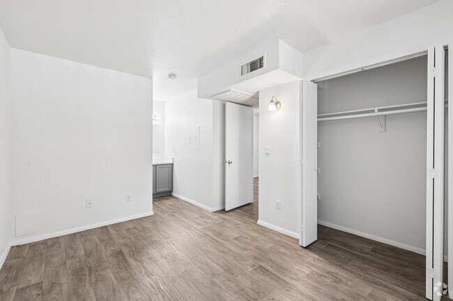 1BR, 1BA - 520SF - Bedroom