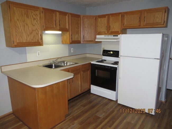 Building Photo - 423 E 8th St Unit A