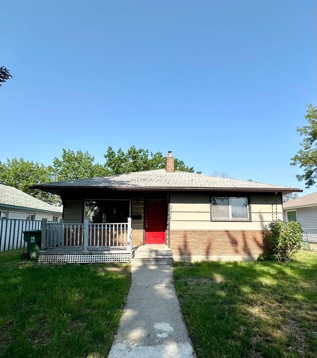 Spacious 3 Bedroom/1.5 Bath with a Bonus Room - Spacious 3 Bedroom/1.5 Bath with a Bonus Room House