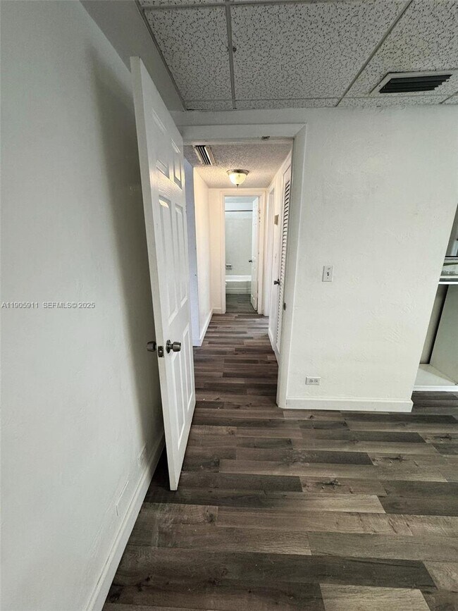 Photo - 1610 NW N River Dr Unit 112