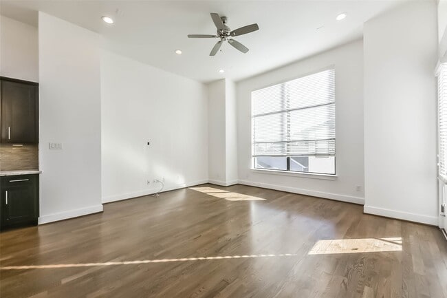 Photo - 1810 Thompson St