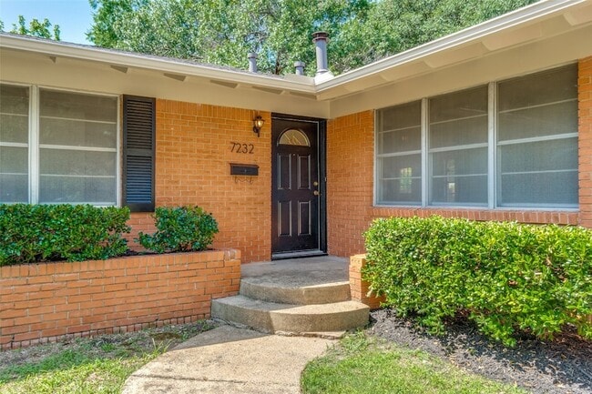 Photo - 7232 Syracuse Dr
