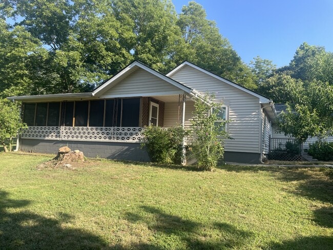 Photo - 560 Old Clarkesville Hwy House