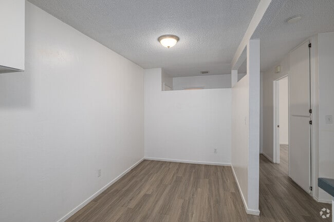 2BR, 2BA - 850SF - Dining Room