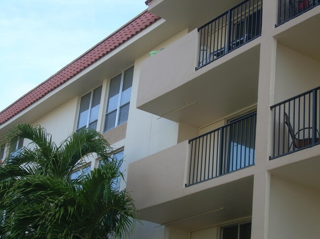 Building Photo - 1000 Spanish River Rd Unit 3b