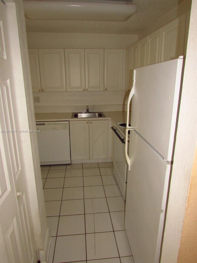 Photo - 5100 SW 41st St Unit 205