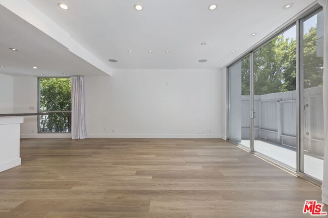1100 Alta Loma Rd