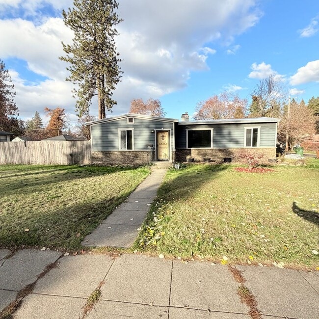 Building Photo - 3025 E 15th Ave