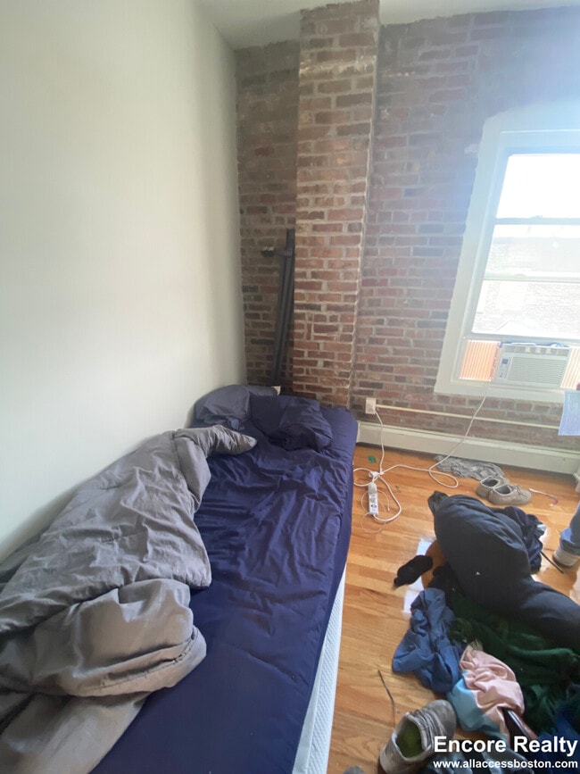 Building Photo - 28 Fleet St Unit 32