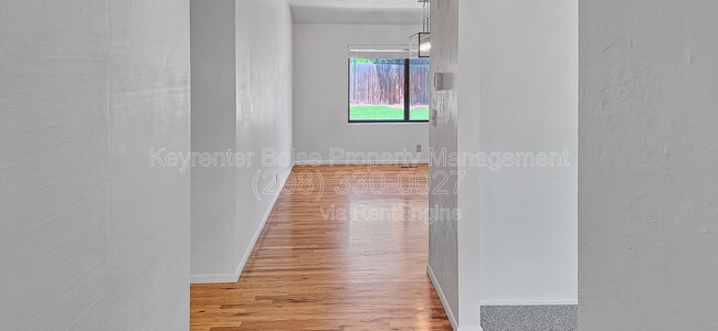 Photo - 254 W Fall Dr